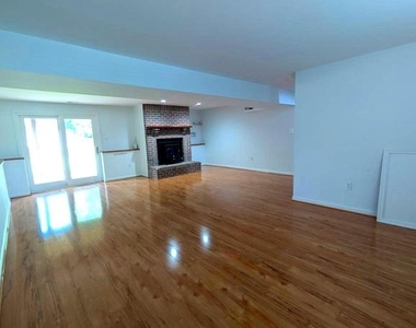 5975 Augustine Avenue - Photo Thumbnail 27