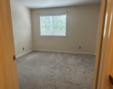 4916 Columbia Road - Photo Thumbnail 11