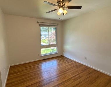 9433 Wandering Way - Photo Thumbnail 15