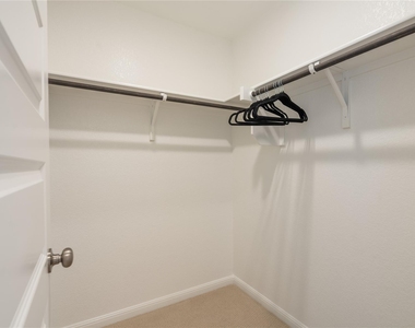 2428 Ekvall Dr - Photo Thumbnail 20