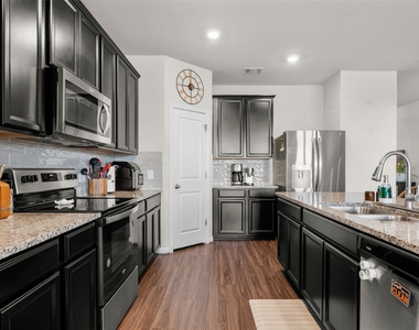 718 Sassafras St - Photo Thumbnail 5