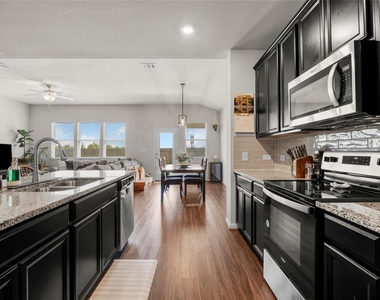 718 Sassafras St - Photo Thumbnail 6