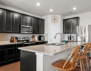 718 Sassafras St - Photo Thumbnail 4