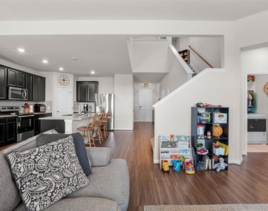 718 Sassafras St - Photo Thumbnail 9