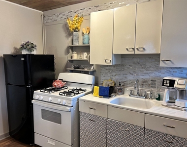 161 Alexander Dr - Photo Thumbnail 4