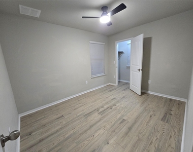 10303 Tildon Ave - Photo Thumbnail 14