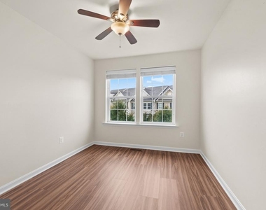 306 Paladium Court - Photo Thumbnail 18