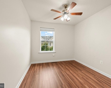 306 Paladium Court - Photo Thumbnail 16