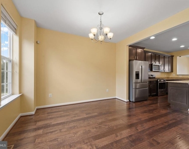 306 Paladium Court - Photo Thumbnail 9