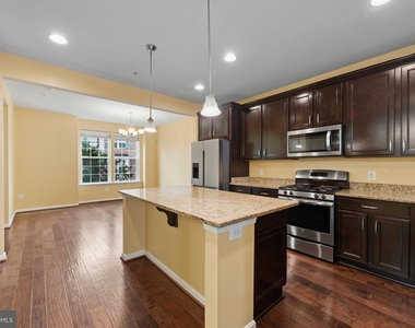 306 Paladium Court - Photo Thumbnail 12