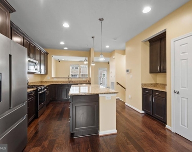 306 Paladium Court - Photo Thumbnail 11