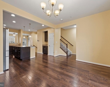 306 Paladium Court - Photo Thumbnail 10
