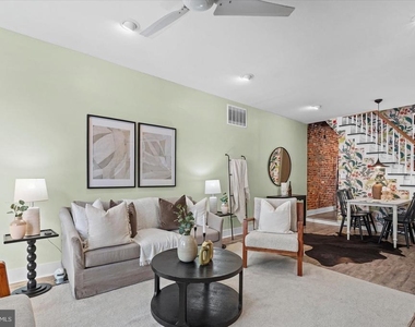 211 Penn Street - Photo Thumbnail 2