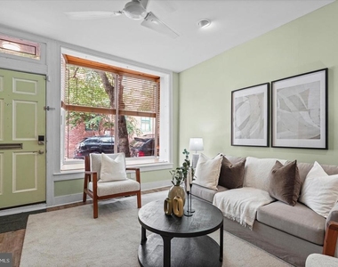 211 Penn Street - Photo Thumbnail 3