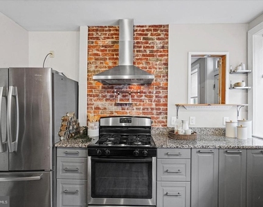 211 Penn Street - Photo Thumbnail 13