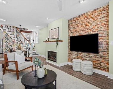 211 Penn Street - Photo Thumbnail 6