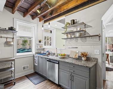 211 Penn Street - Photo Thumbnail 11