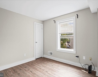 211 Penn Street - Photo Thumbnail 25