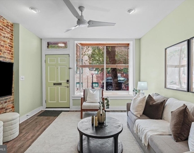 211 Penn Street - Photo Thumbnail 4