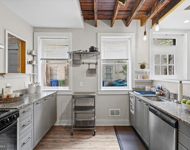 211 Penn Street - Photo Thumbnail 10