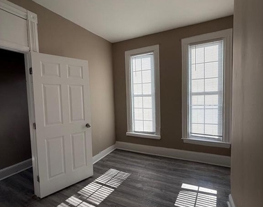 2424 E Chase Street - Photo Thumbnail 4