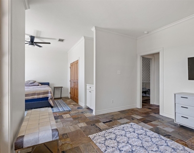 702 E Summit Dr - Photo Thumbnail 16