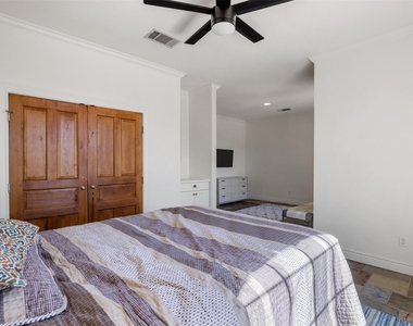 702 E Summit Dr - Photo Thumbnail 15