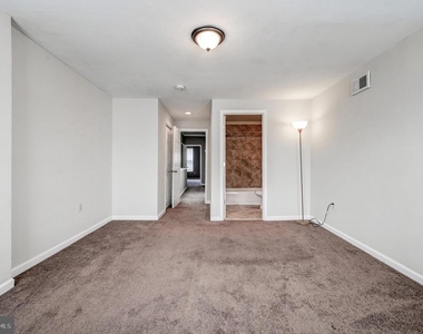 2103 E Madison Street - Photo Thumbnail 9