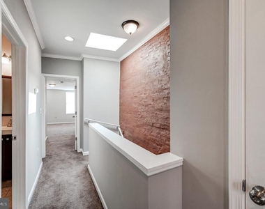 2103 E Madison Street - Photo Thumbnail 7