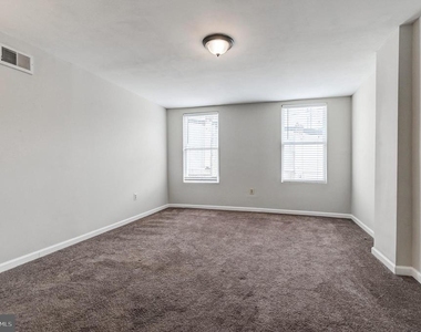 2103 E Madison Street - Photo Thumbnail 8