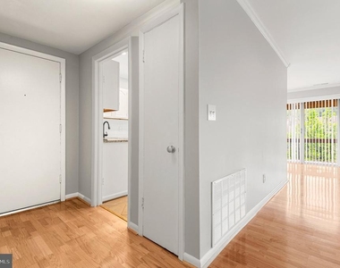 8 Cross Keys Road - Photo Thumbnail 4