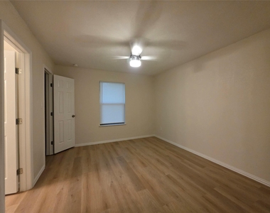 104 E Eggleston St - Photo Thumbnail 16