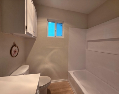 104 E Eggleston St - Photo Thumbnail 14