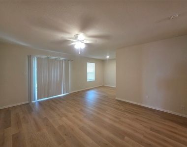 104 E Eggleston St - Photo Thumbnail 3