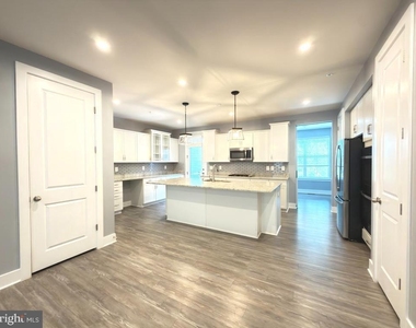 2512 Buckthorn Drive - Photo Thumbnail 2