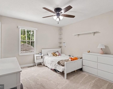 204 Kentucky Avenue - Photo Thumbnail 11