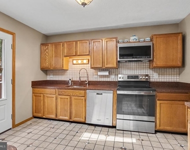 204 Kentucky Avenue - Photo Thumbnail 6