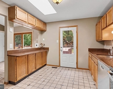 204 Kentucky Avenue - Photo Thumbnail 7