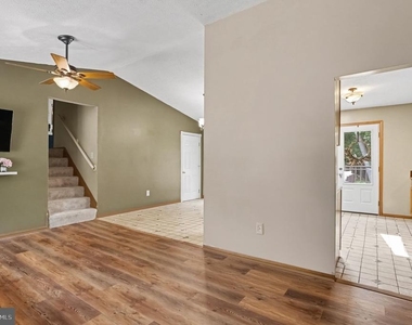 204 Kentucky Avenue - Photo Thumbnail 2