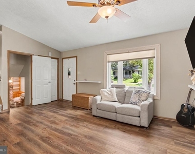 204 Kentucky Avenue - Photo Thumbnail 1