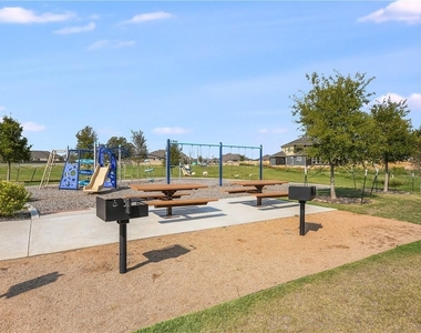 104 Chinaberry Bnd - Photo Thumbnail 35