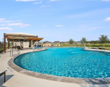 104 Chinaberry Bnd - Photo Thumbnail 32