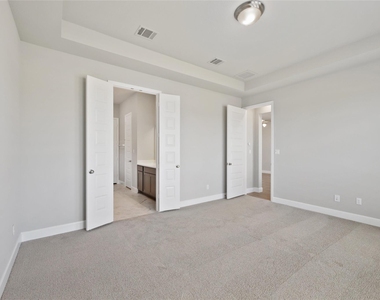104 Chinaberry Bnd - Photo Thumbnail 12
