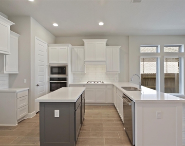 104 Chinaberry Bnd - Photo Thumbnail 6