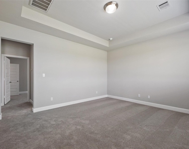 104 Chinaberry Bnd - Photo Thumbnail 19