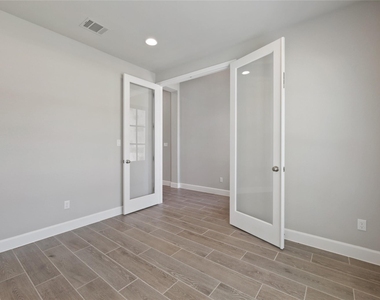 104 Chinaberry Bnd - Photo Thumbnail 5