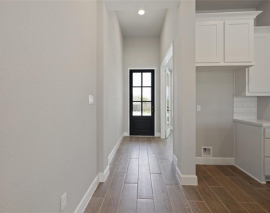 104 Chinaberry Bnd - Photo Thumbnail 3