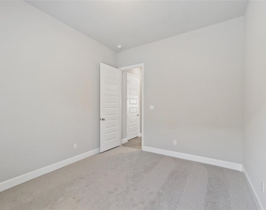 104 Chinaberry Bnd - Photo Thumbnail 18