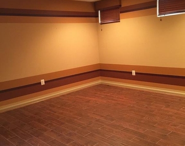 2404 Almhouse Drive - Photo Thumbnail 2