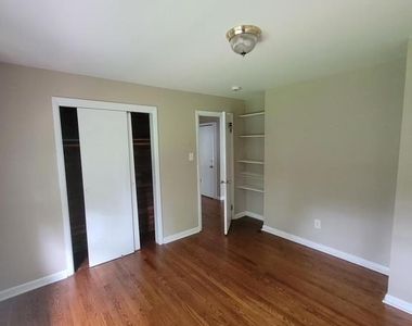 409 Phelps Avenue - Photo Thumbnail 6